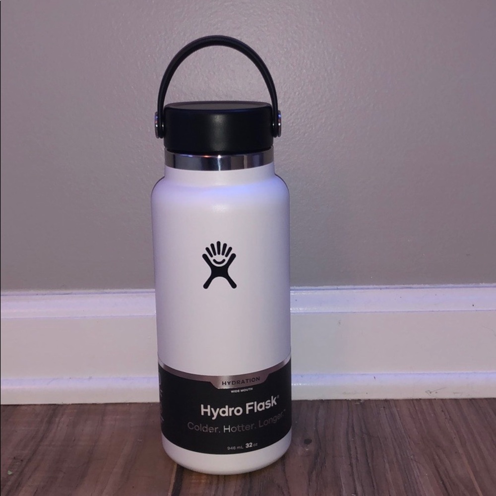 BRAND NEW WHITE 32 OZ HYDROFLASK